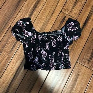 Ruffled Sleeve Crop Top